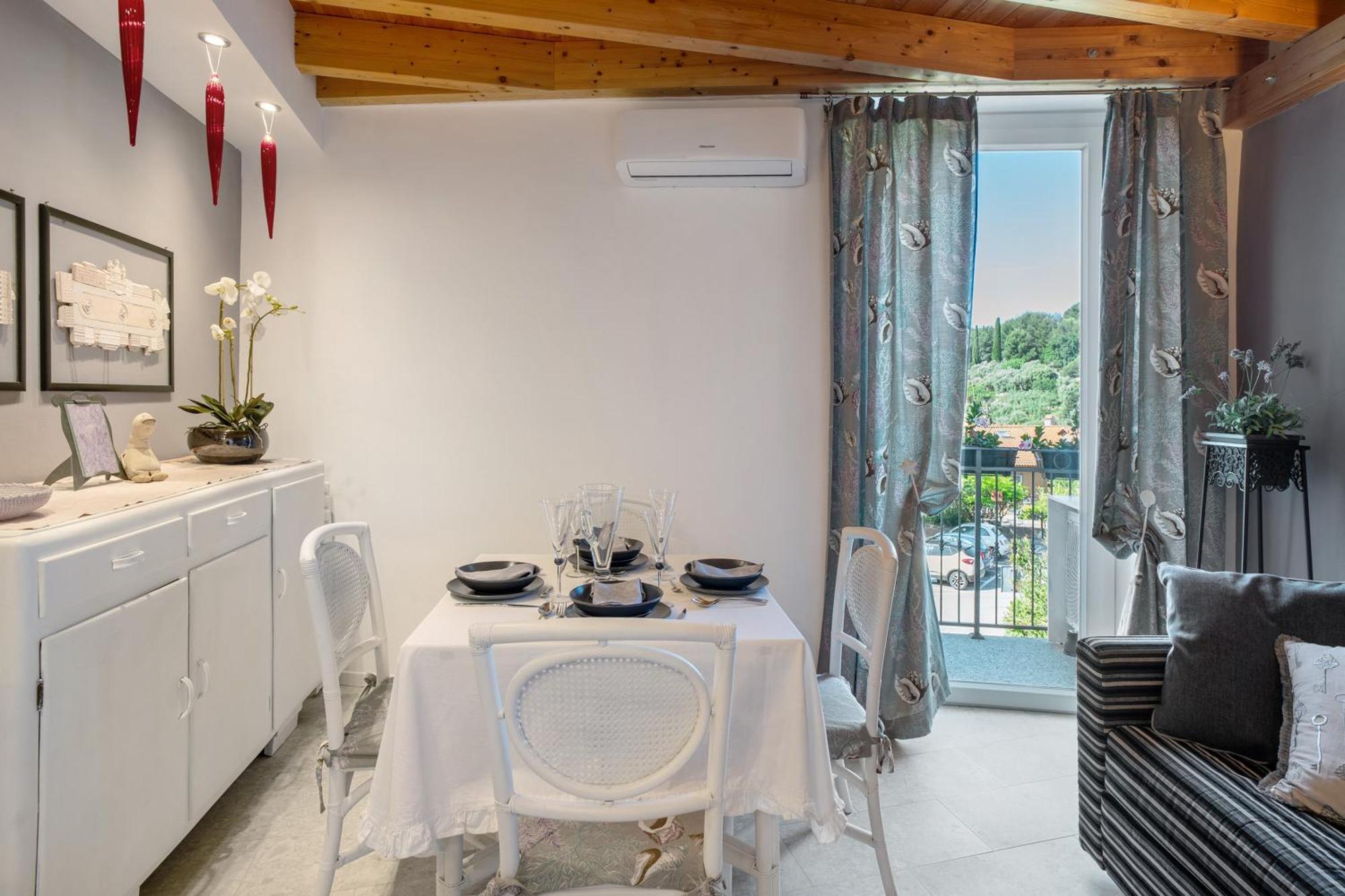 La Casa Incantata San Bartolomeo Al Mare Bagian luar foto
